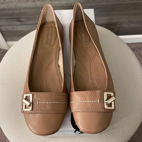 Nine West Ballet Flats Size 8.5 Color Tan - Picture 2 of 7